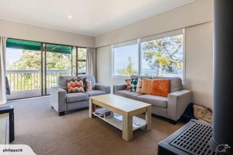 Photo of property in 21a Cleve Road, Green Bay, Auckland, 0604