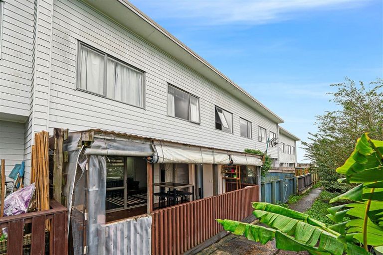 Photo of property in 28/3 Hulme Place, Henderson, Auckland, 0612