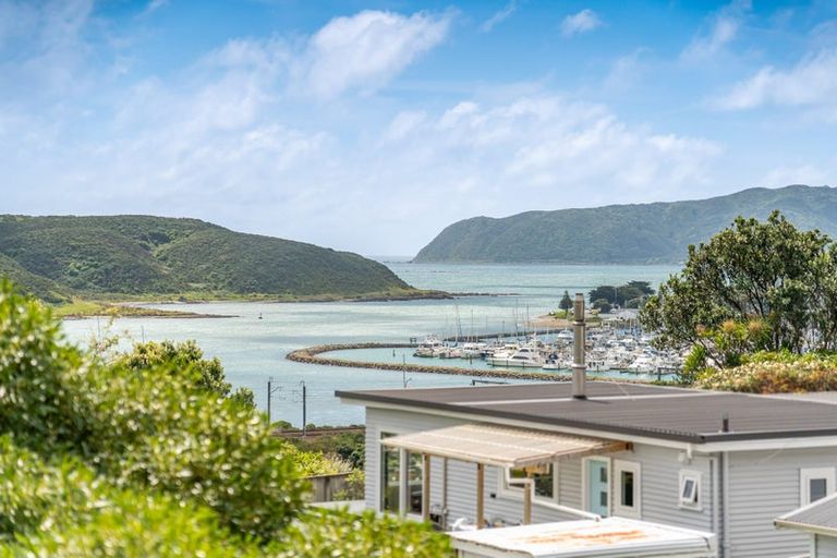 Photo of property in 8a Kiriwai Road, Paremata, Porirua, 5024