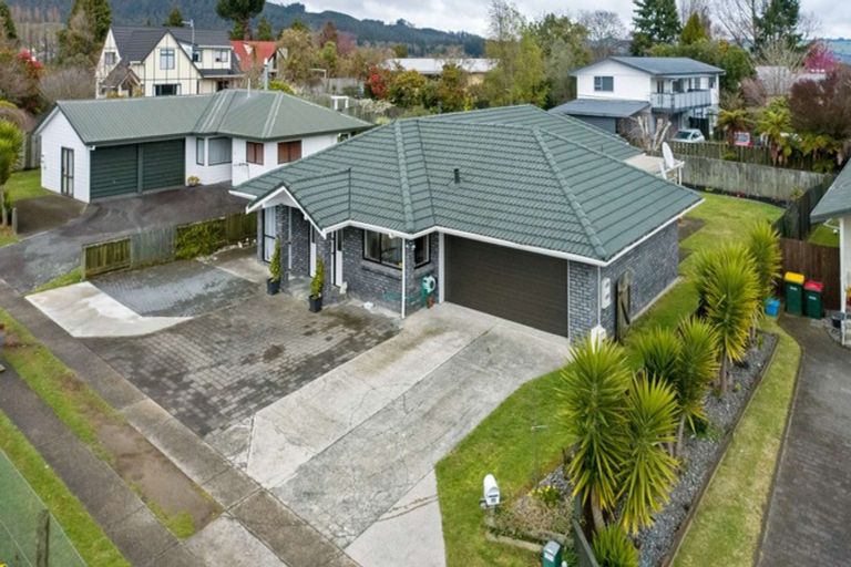 Photo of property in 15 Elmslie Place, Owhata, Rotorua, 3010