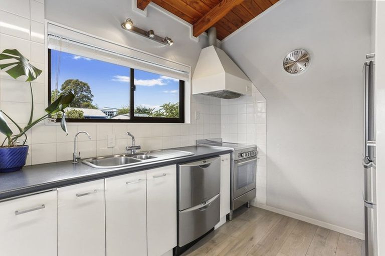 Photo of property in 117 Oreil Avenue, West Harbour, Auckland, 0618