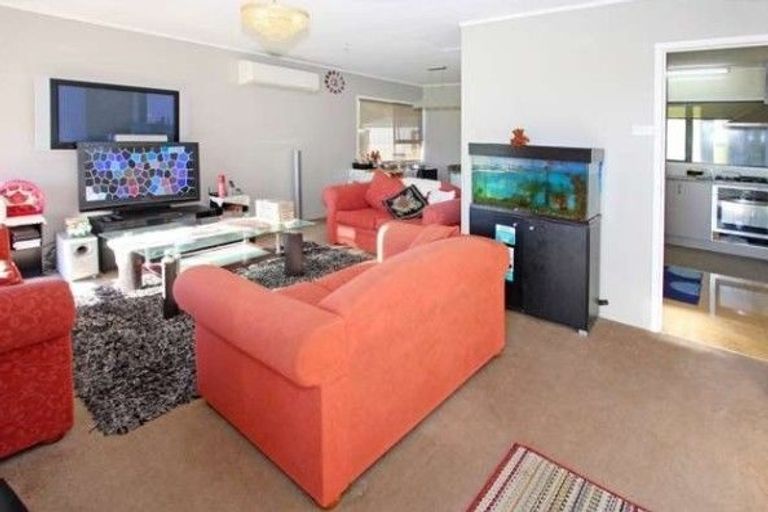 Photo of property in 16 Beaufort Place, Papatoetoe, Auckland, 2025