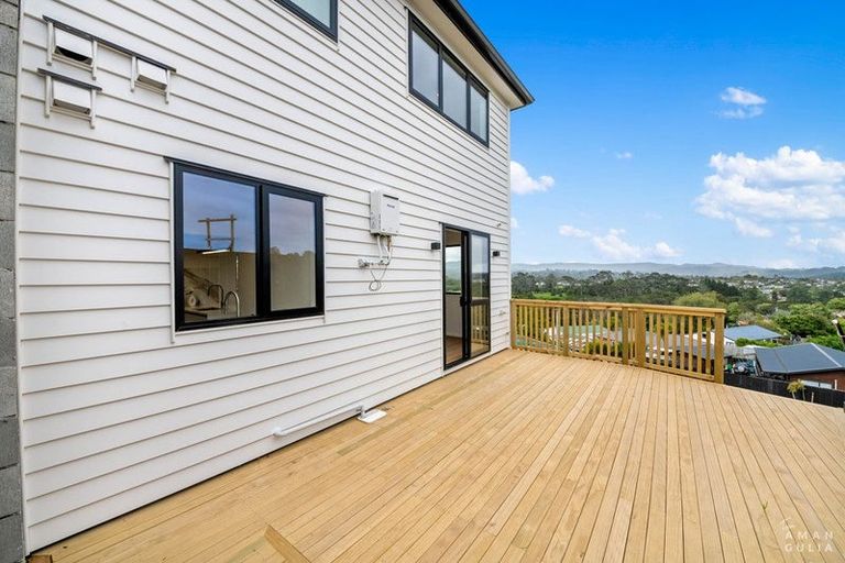 Photo of property in 15 Mara Way, Sunnyvale, Auckland, 0612
