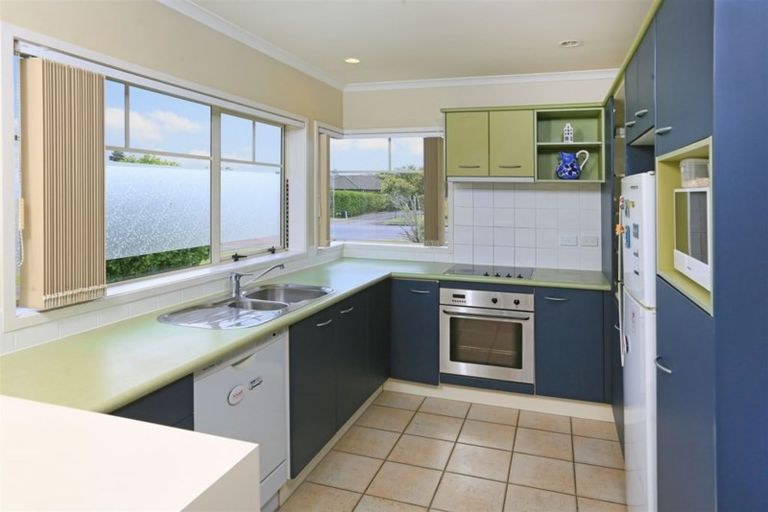 Photo of property in 10 Hillwell Drive, Henderson, Auckland, 0612