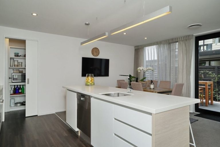 Photo of property in 4/275 Kilmore Street, Christchurch Central, Christchurch, 8011