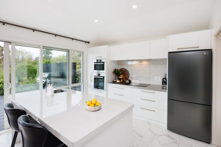 Photo of property in 28 Cashmere Drive, Fitzherbert, Palmerston North, 4410