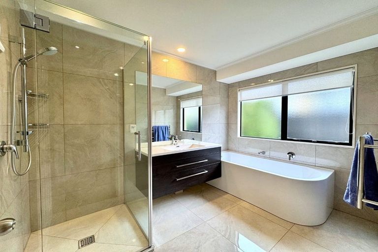 Photo of property in 26 Maghera Drive, East Tamaki Heights, Auckland, 2016
