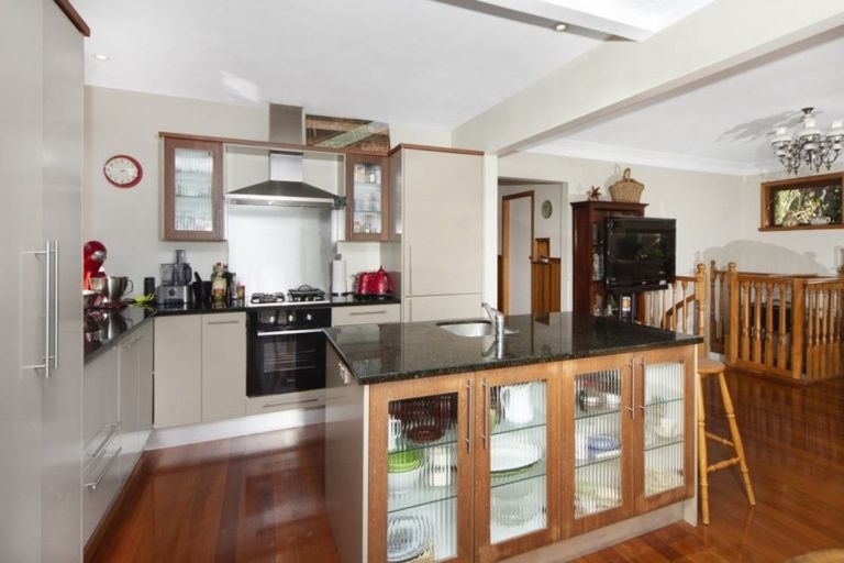 Photo of property in 69 Kohu Road, Titirangi, Auckland, 0604