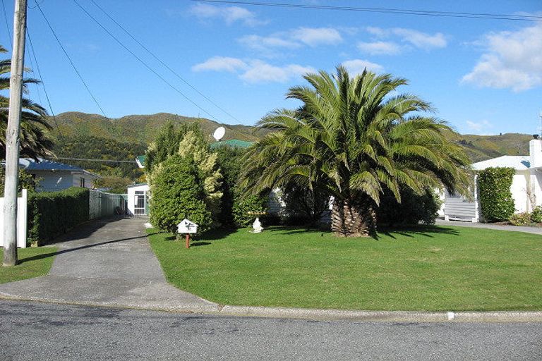 Photo of property in 10 Halifax Street, Wainuiomata, Lower Hutt, 5014