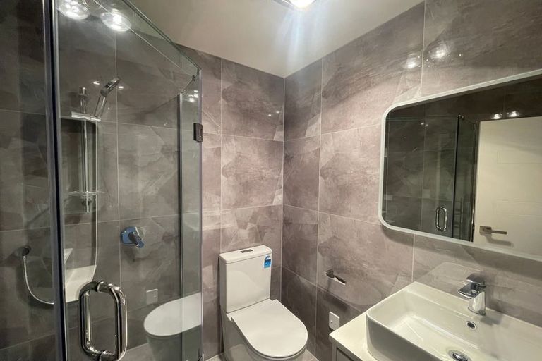Photo of property in 8d Minaret Drive, Bucklands Beach, Auckland, 2014