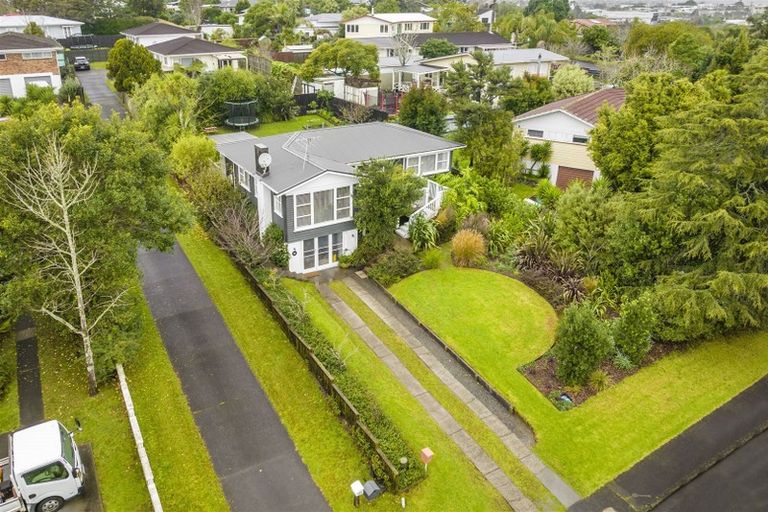 Photo of property in 10 Taioma Crescent, Te Atatu Peninsula, Auckland, 0610