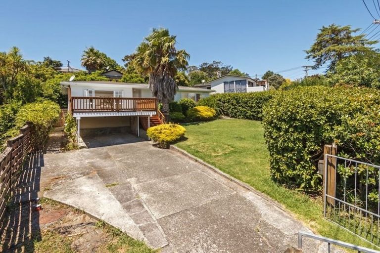Photo of property in 17 Coroglen Avenue, Birkenhead, Auckland, 0626