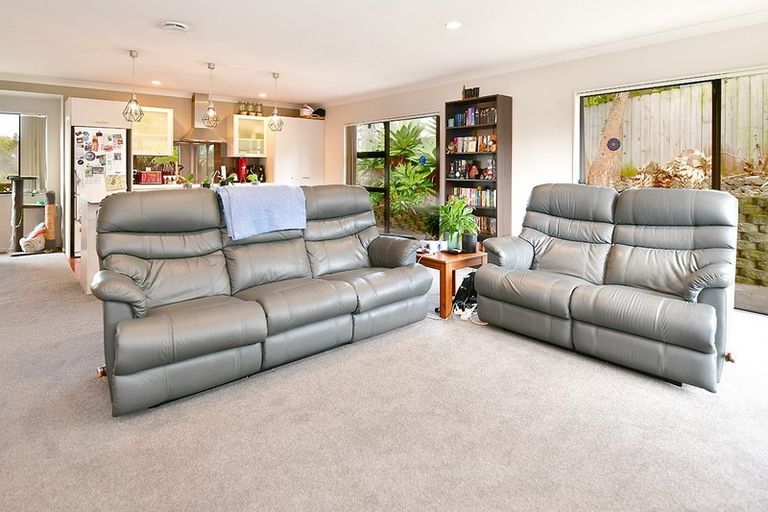 Photo of property in 1 Empressa Heights, Helensville, 0800