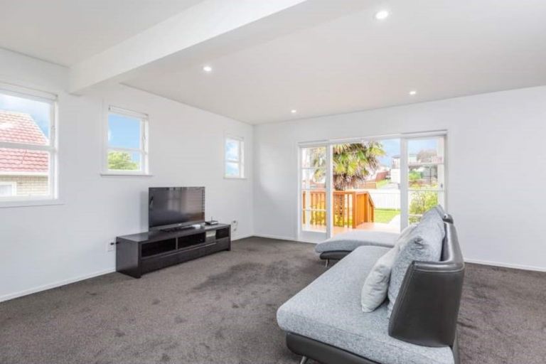 Photo of property in 190 Rathgar Road, Henderson, Auckland, 0610