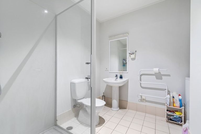 Photo of property in 9b/30 Westward Ho, Glen Eden, Auckland, 0602