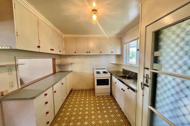Photo of property in 3/77 Royal View Road, Te Atatu South, Auckland, 0610