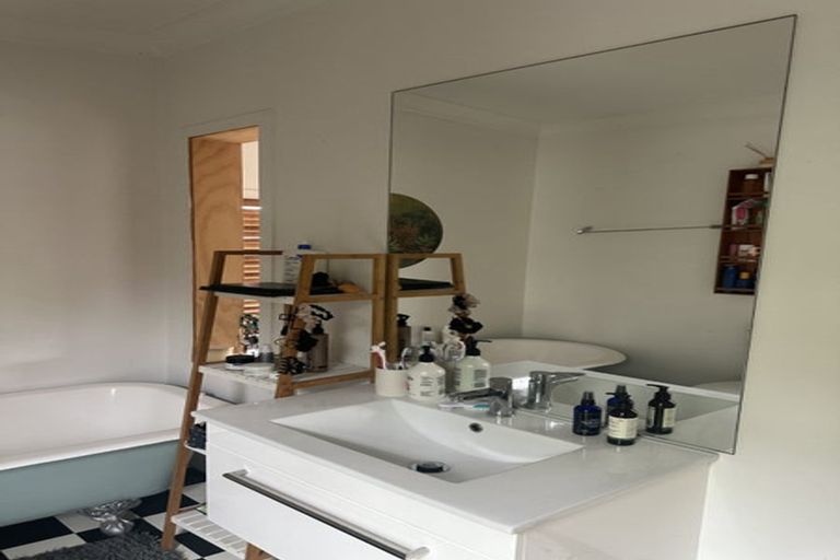 Photo of property in 12 Memorial Park Avenue, Haumoana, 4102