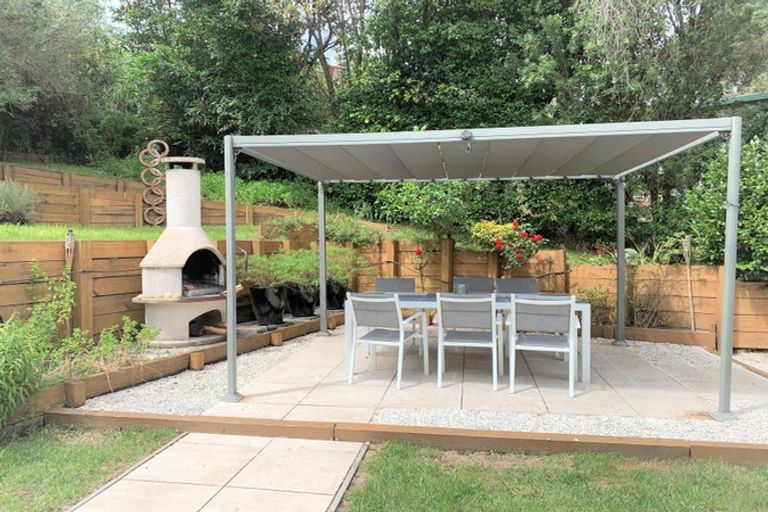 Photo of property in 21 Pohutukawa Avenue, Red Beach, 0932