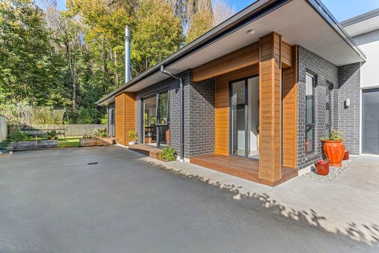 Photo of property in 4 Bright Way, Lower Vogeltown, New Plymouth, 4310