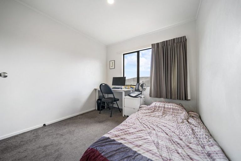 Photo of property in 2/109 Target Road, Totara Vale, Auckland, 0629