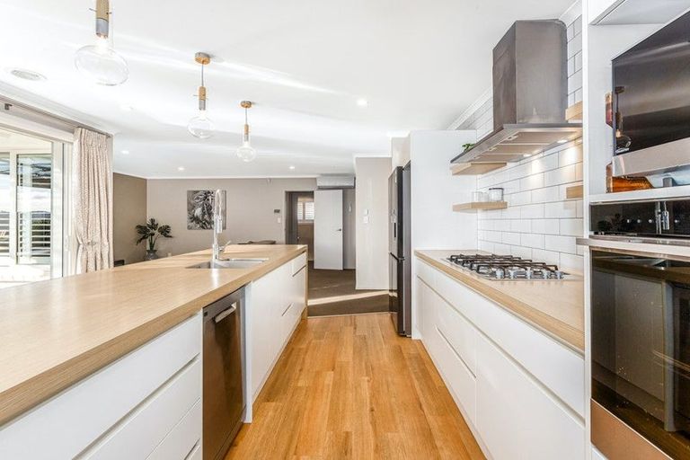 Photo of property in 86 Queen Charlotte Drive, Aotea, Porirua, 5024