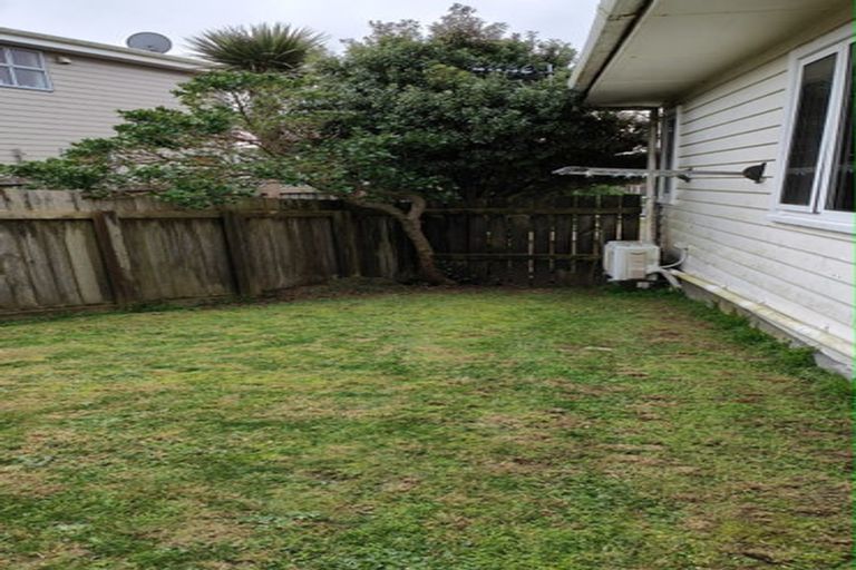 Photo of property in 40 Ruskin Road, Newlands, Wellington, 6037