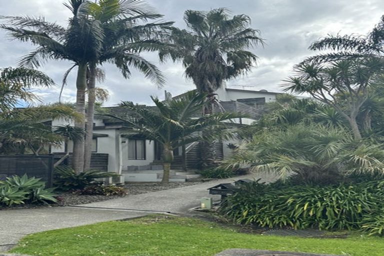 Photo of property in 46 Masterton Road, Rothesay Bay, Auckland, 0630