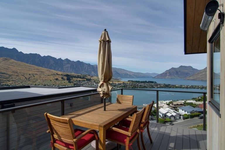 Photo of property in 3 Conifer Lane, Queenstown, 9300