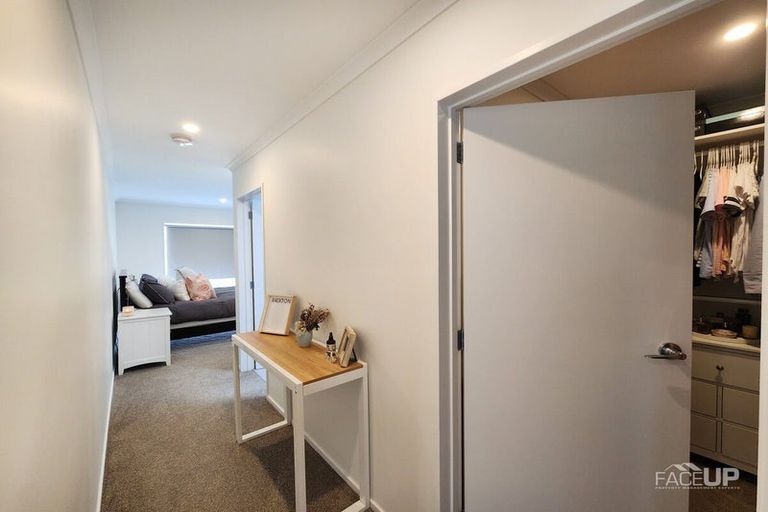 Photo of property in 2 Waimoana Close, Massey, Auckland, 0614