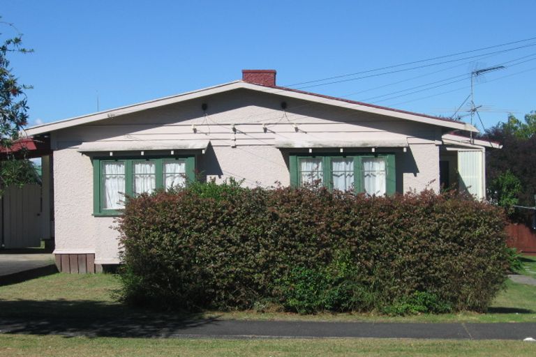Photo of property in 1/12 Hinekohu Street, New Lynn, Auckland, 0600