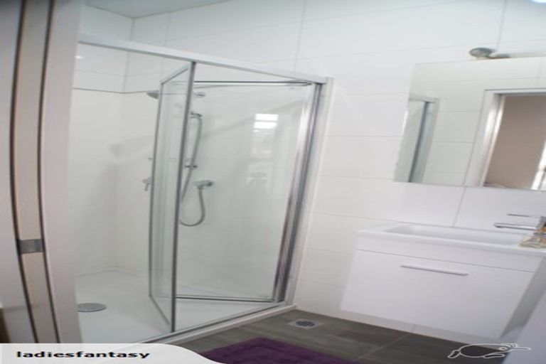 Photo of property in 2/10 Silver Moon Road, Albany Heights, Auckland, 0632