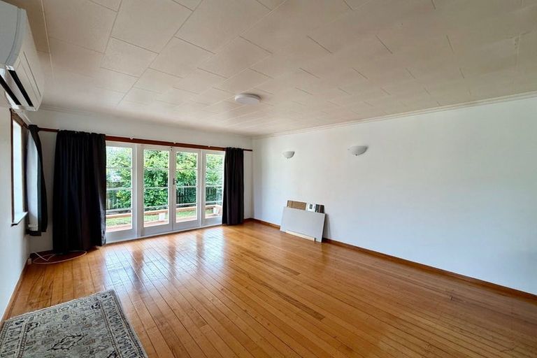 Photo of property in 56 Christmas Road, Manurewa, Auckland, 2102