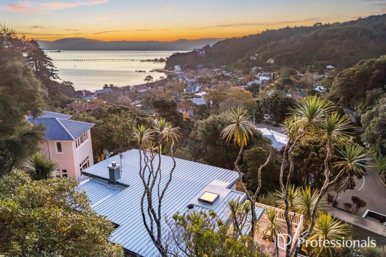 Photo of property in 31 Walter Road, Lowry Bay, Lower Hutt, 5013