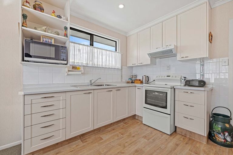 Photo of property in 38 Frensham Crescent, Woolston, Christchurch, 8062