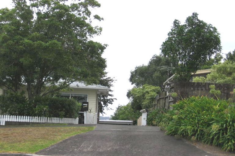 Photo of property in 1/248 Sunset Road, Windsor Park, Auckland, 0632