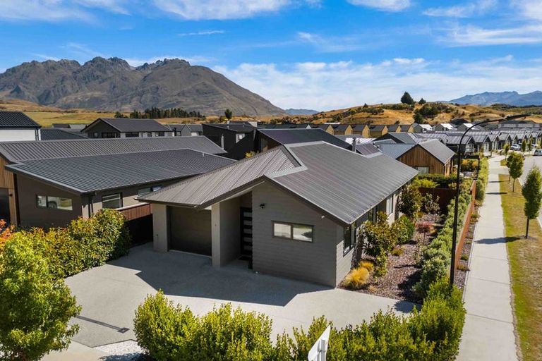 Photo of property in 2 Collie Road, Pukekohe, 2120