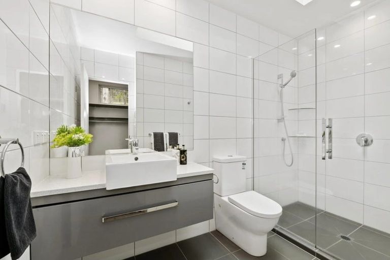 Photo of property in 21 Berne Place, Birkenhead, Auckland, 0626