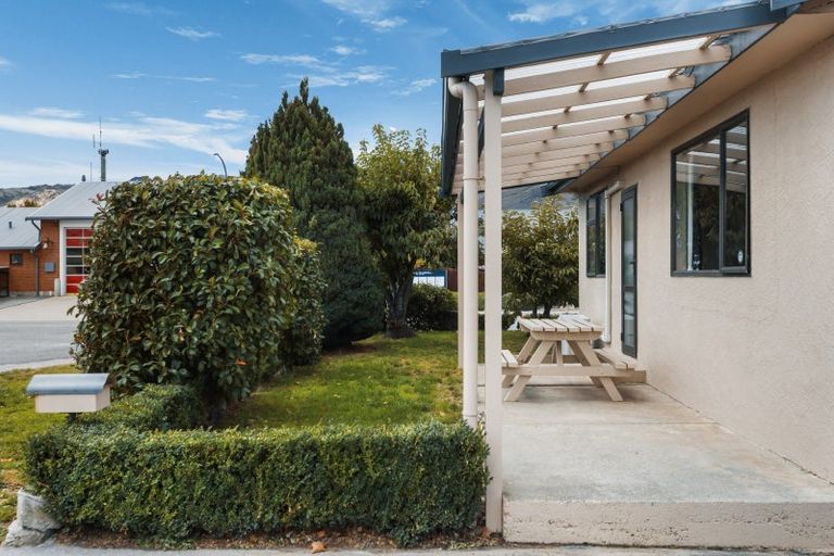 Photo of property in 2 Gavan Street, Cromwell, 9310