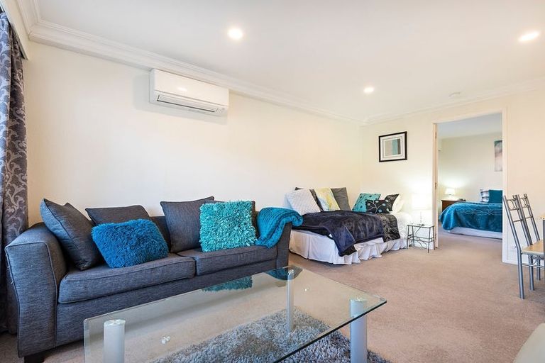 Photo of property in 2 Kopiko Way, Brooklyn, Wellington, 6021