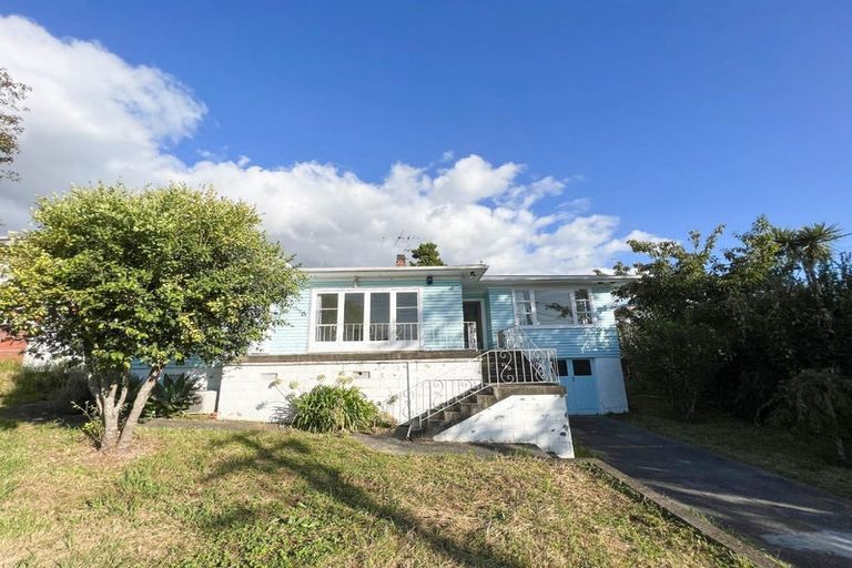Photo of property in 8 Sherwood Avenue, Te Atatu South, Auckland, 0610