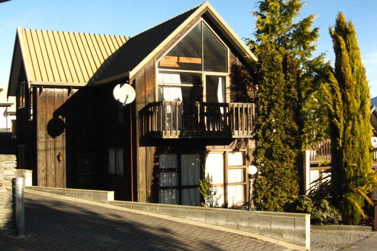 Photo of property in 2/5 Sydney Street, Queenstown, 9300