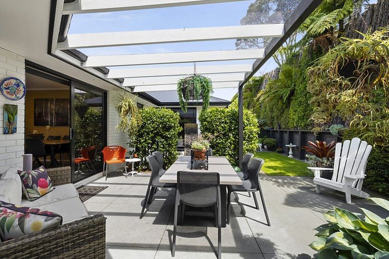 Photo of property in 3 Aderman Place, Hurworth, New Plymouth, 4310