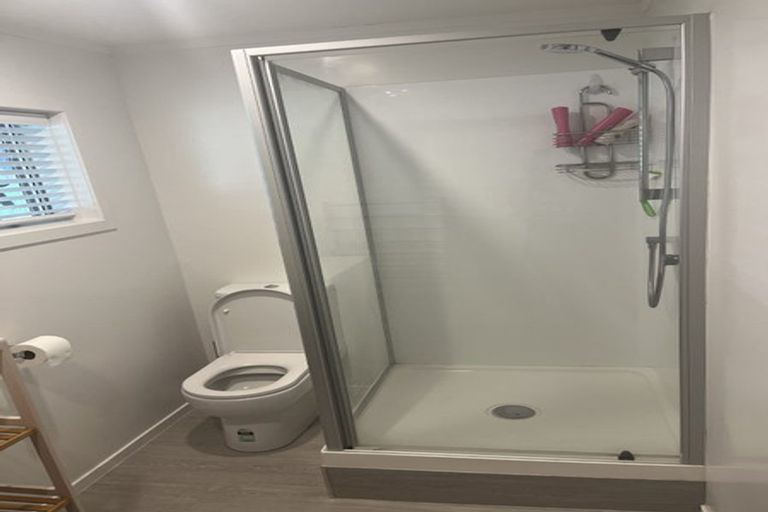 Photo of property in 16 Thorburn Avenue, Red Beach, 0932