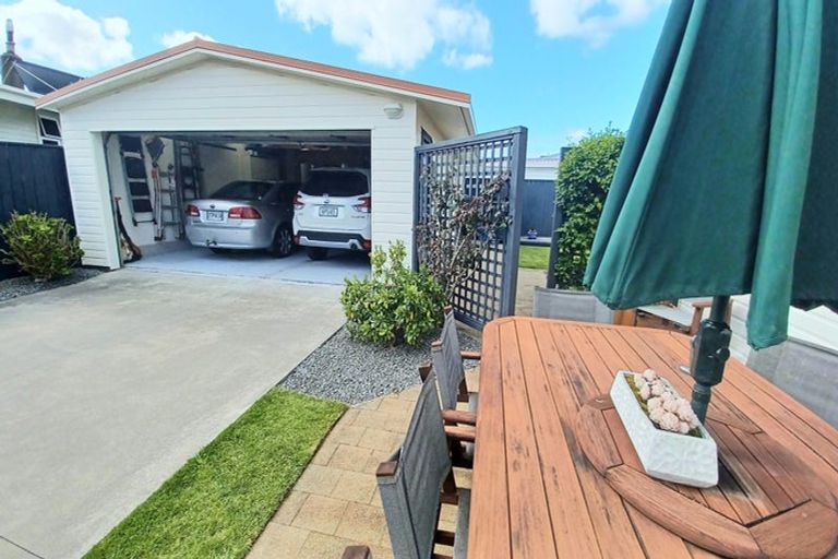 Photo of property in 10 Wera Street, Hawera, 4610