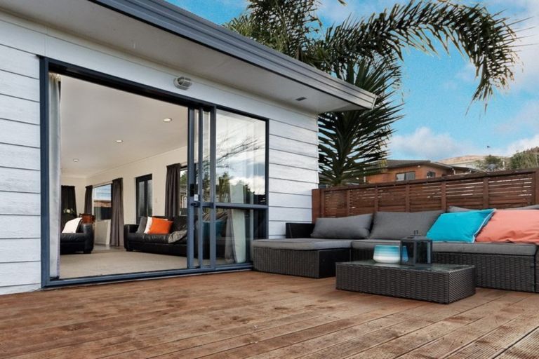 Photo of property in 6 Cloghan Close, Massey, Auckland, 0614