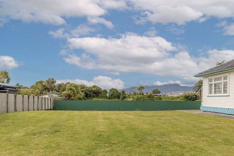 Photo of property in 28 The Esplanade, Westport, 7825