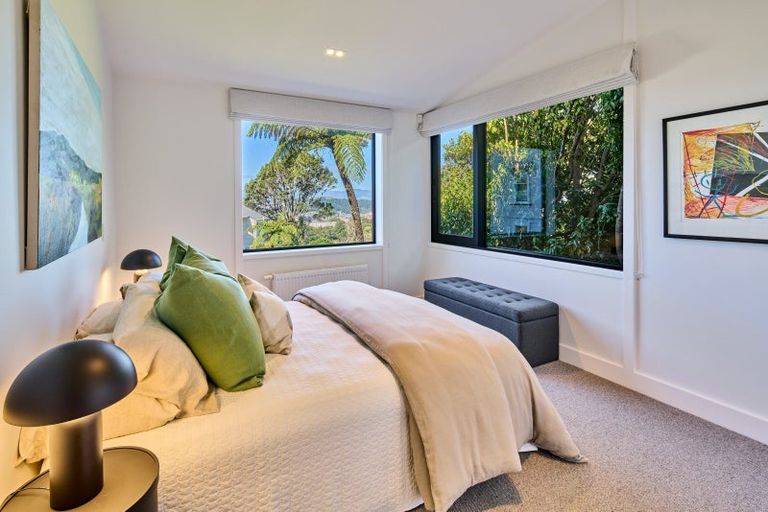 Photo of property in 21 Seaview Terrace, Northland, Wellington, 6012