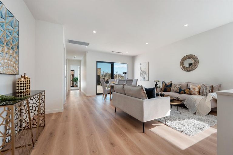 Photo of property in 46 Whakairo Crescent, Gulf Harbour, Whangaparaoa, 0930