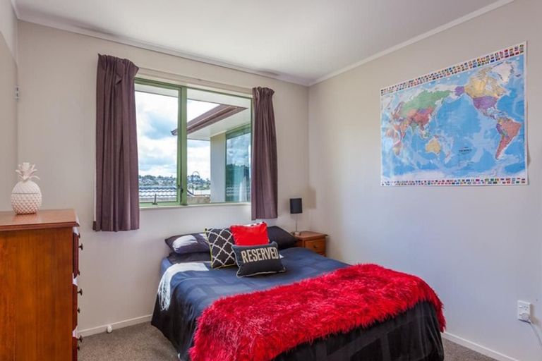 Photo of property in 43 Hewlett Road, Massey, Auckland, 0614