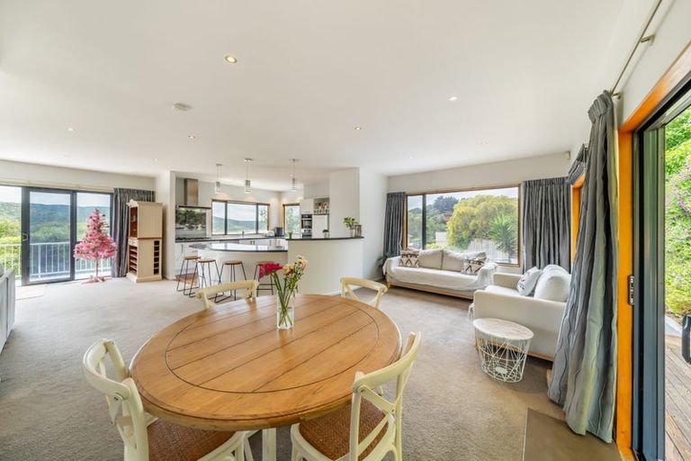 Photo of property in 8a Kiriwai Road, Paremata, Porirua, 5024